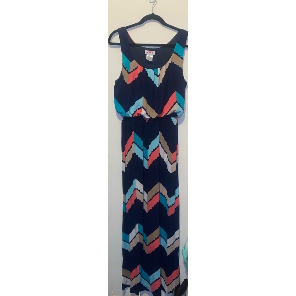 Three Pink Hearts by Trixxi Chevron Printed Maxi Dress – Size Large